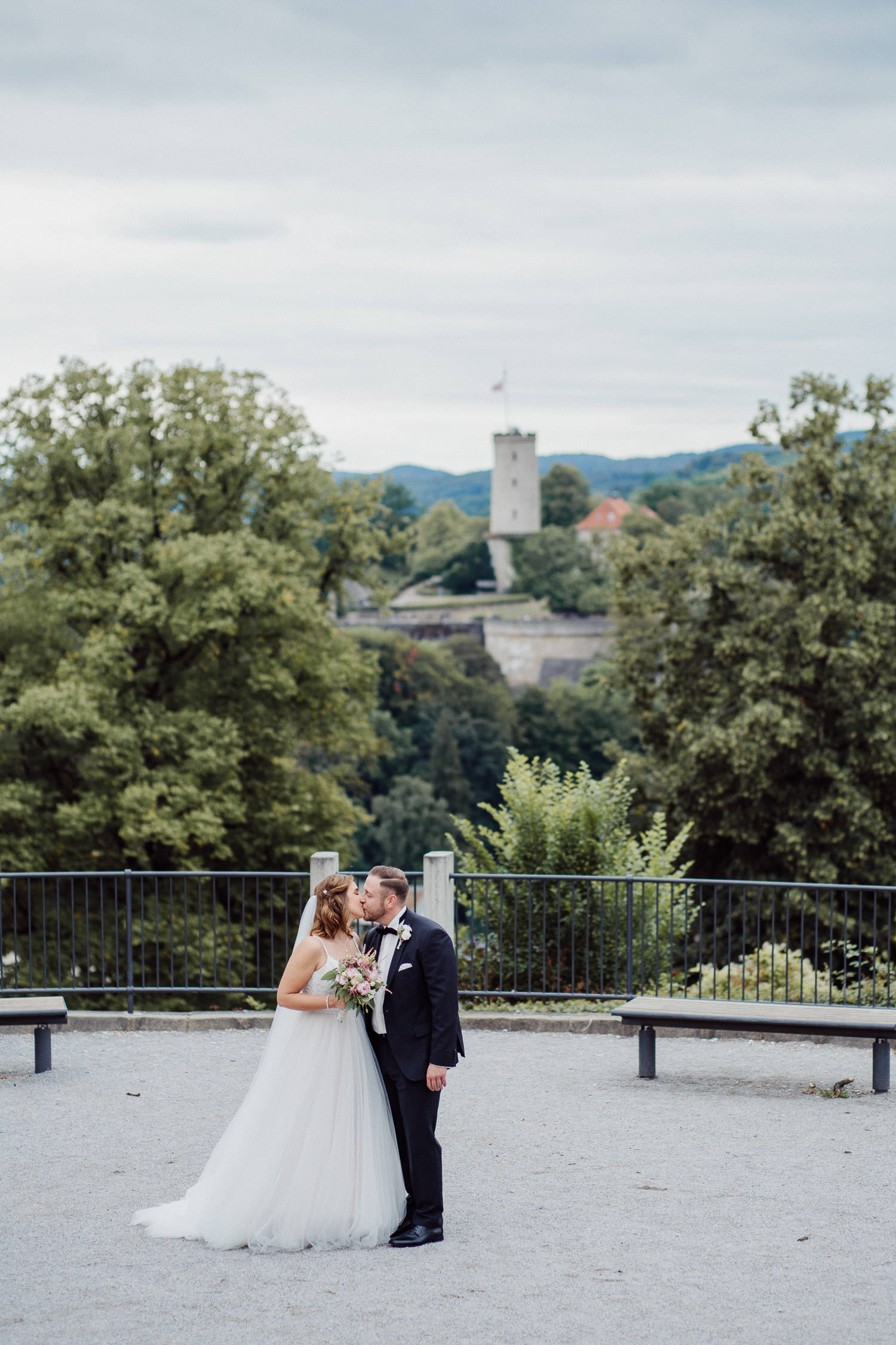 Hochzeitsfotos vor der Sparrenburg in Bielefeld
