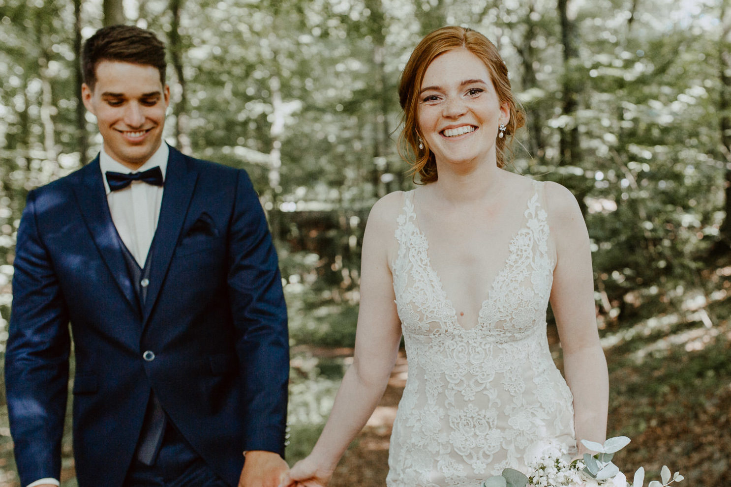 Hochzeitsfoto im Wald