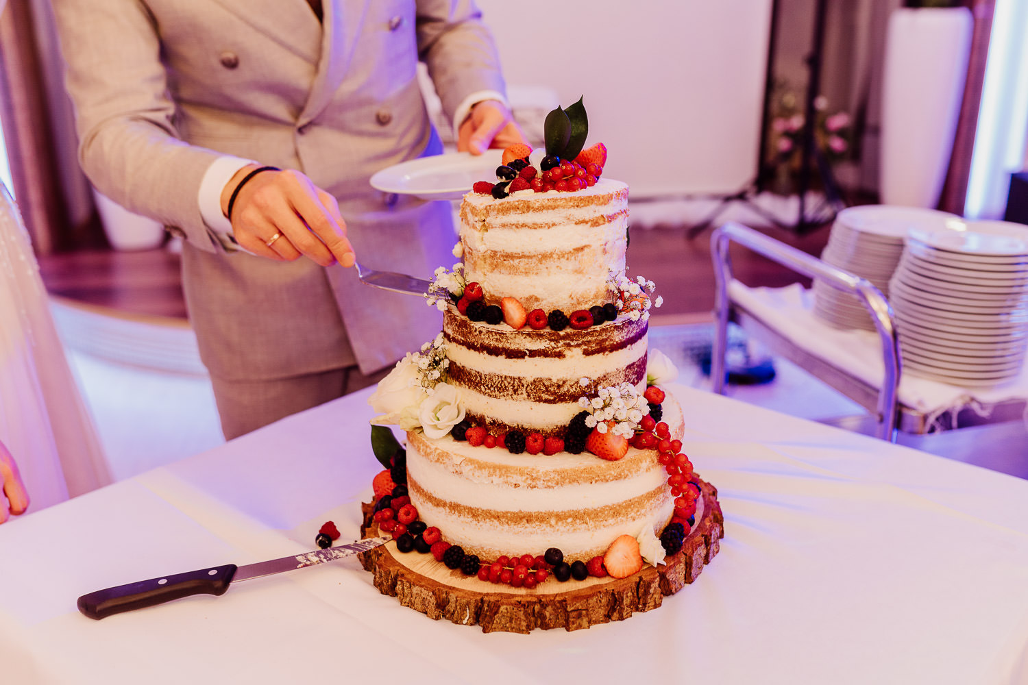 Hochzeitstorte mit Waldbeeren naked cake