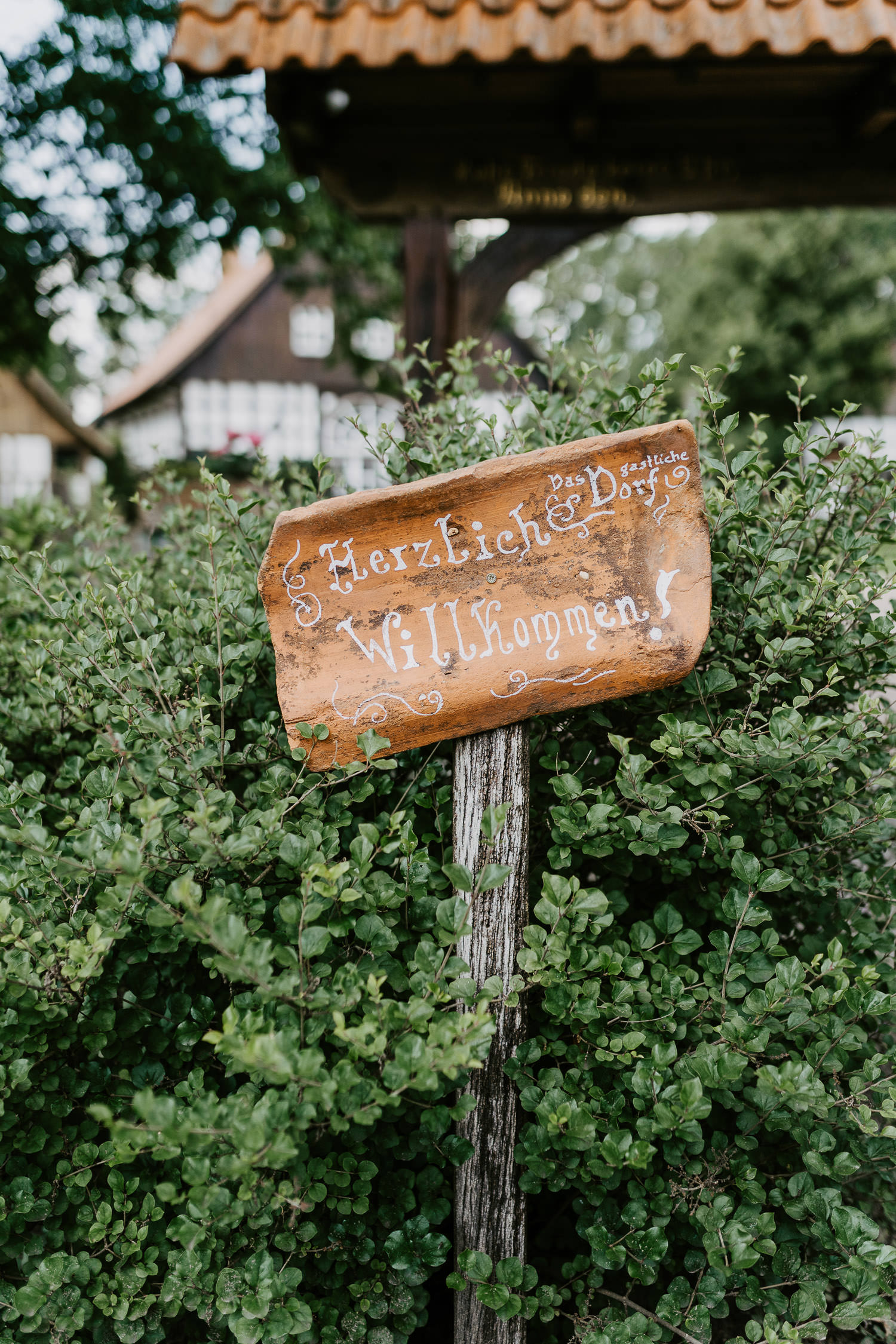 Willkommensschild im gastlichen Dorf Delbrück