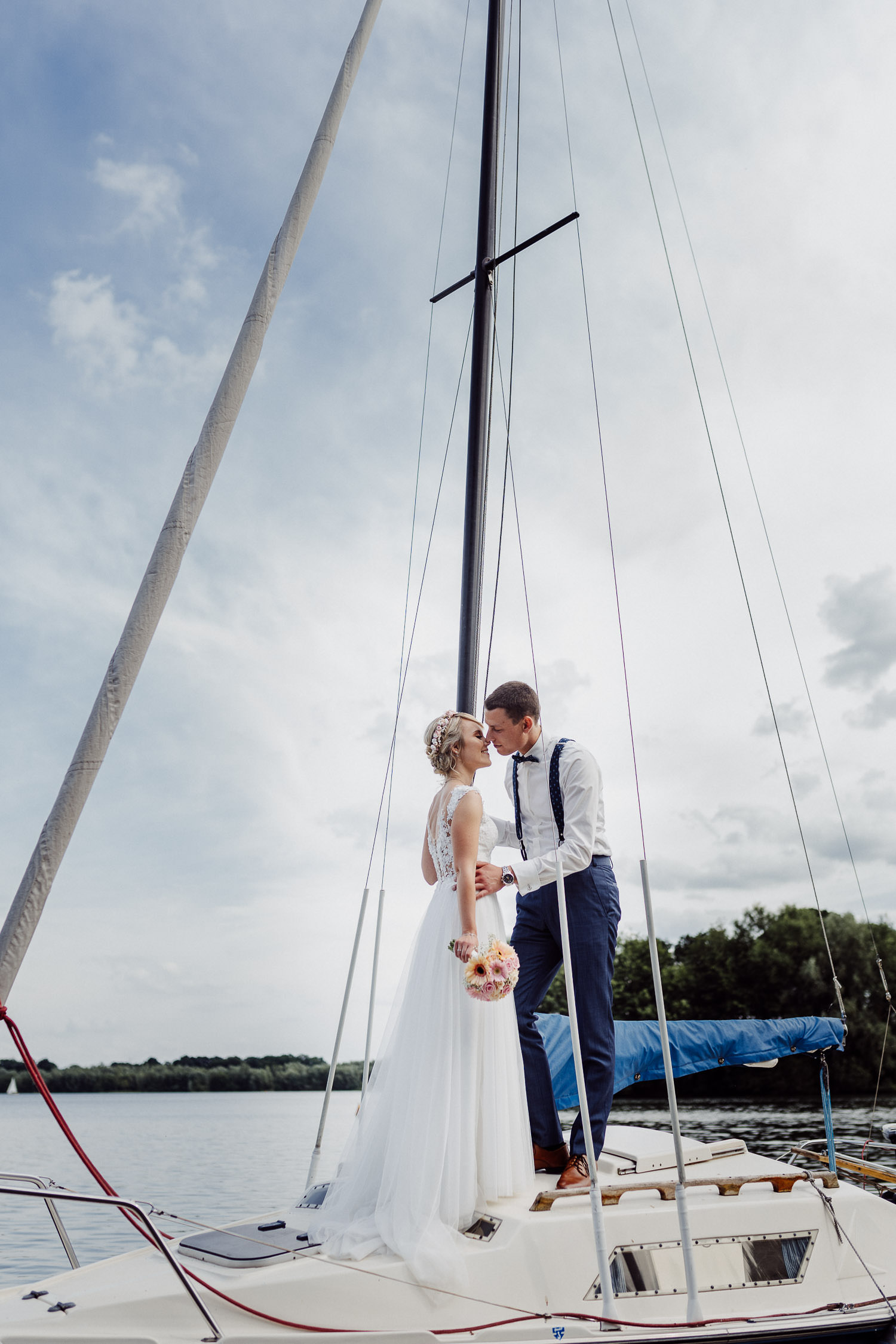 Hochzeitsfoto auf Segelboot am Lippesee
