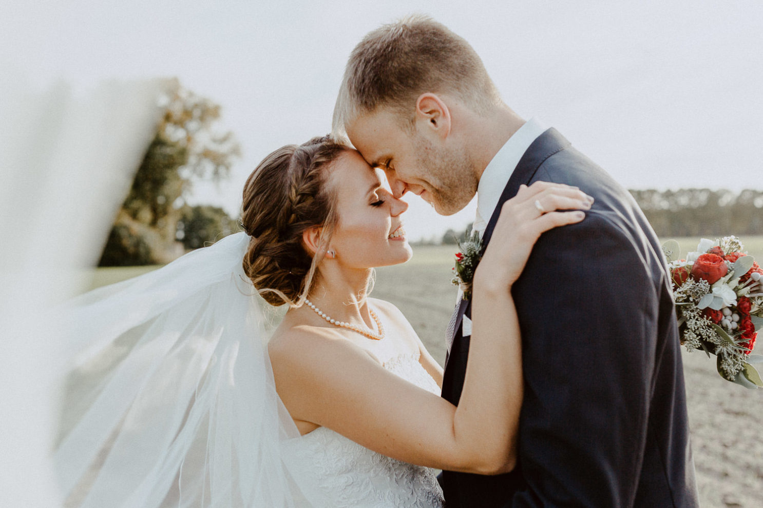 Brautpaar in der Abendsonne