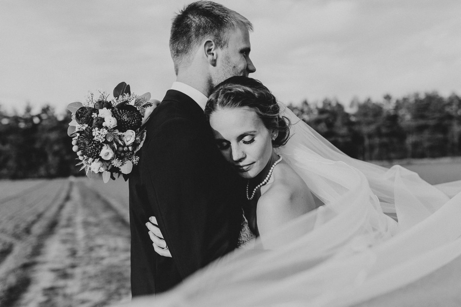 Der Schleier weht im Wind