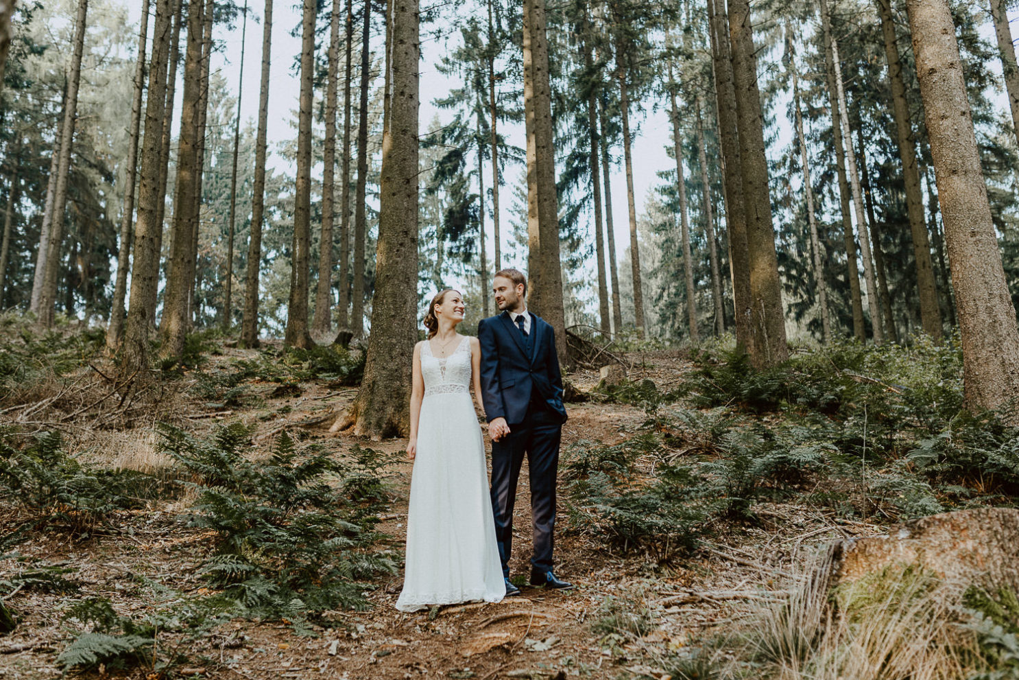 Hochzeitsfoto im Wald an der Waterböhr