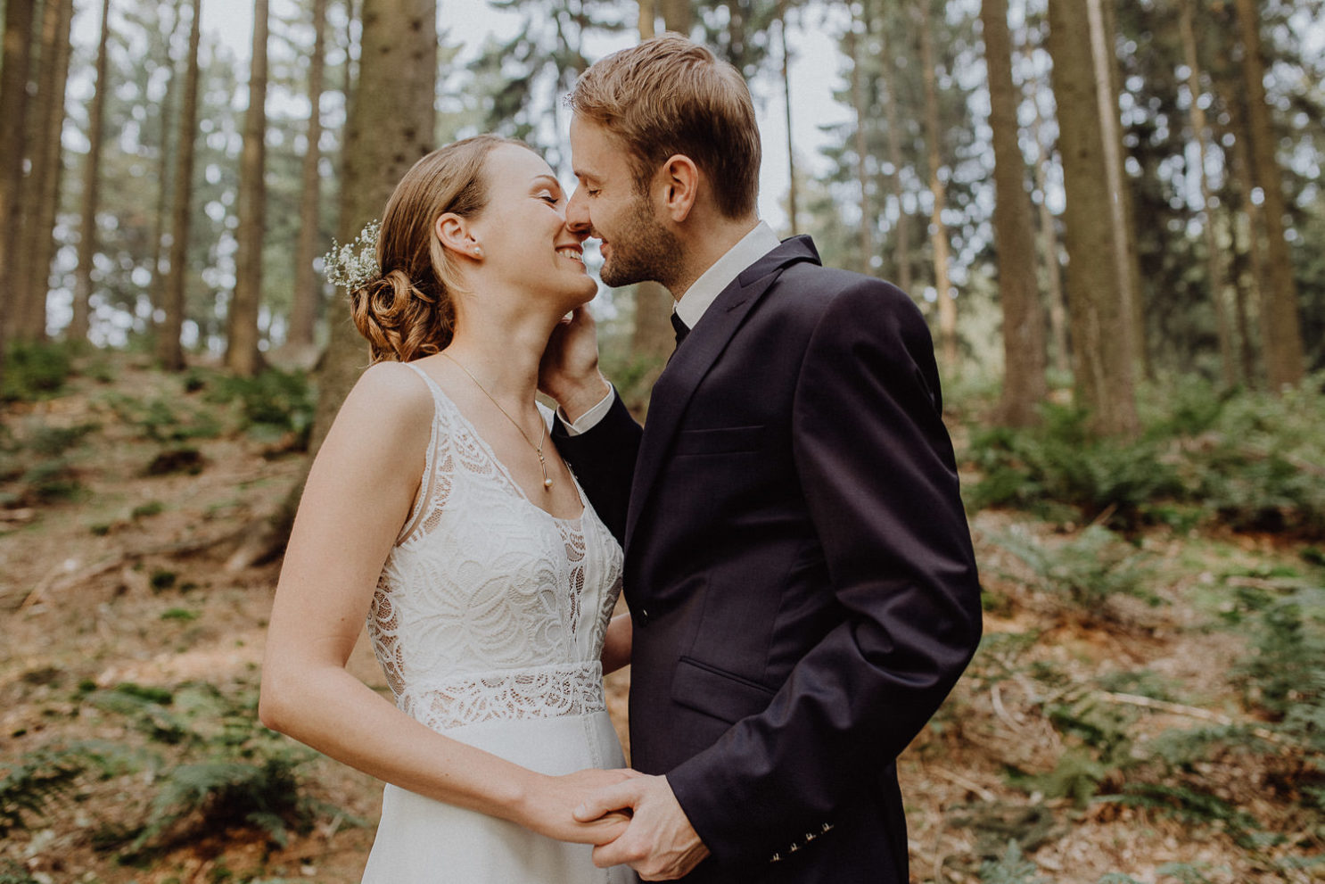 Hochzeitsfoto an der Waterböhr im Wald