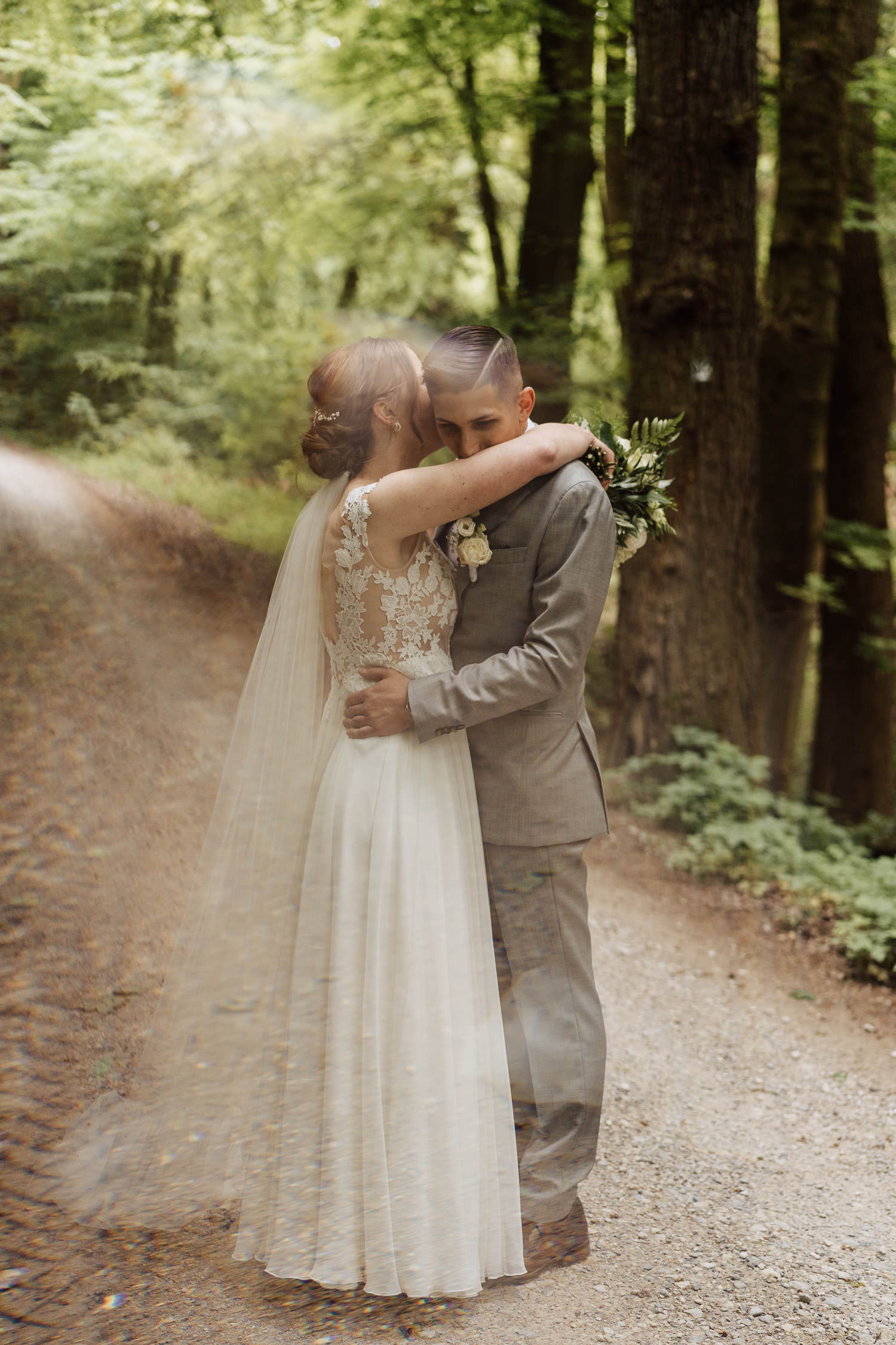 Hochzeitsfoto im Teutoburger Wald mit Prisma Effekt.
